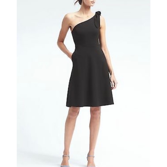 NWT Banana Republic Black One Shoulder Dress sz 2